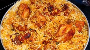  వీకెండ్ స్పెషల్..స్మోకీ ఫ్లేవర్ తో అదిరిపోయే తందూరీ బిర్యానీ..ఇంట్లోనే ఈజీగా చేసుకోండిలా!