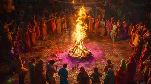 ఫాల్గుణ పూర్ణిమ 2026: హోలికా దహనం తేదీలు, చంద్ర గ్రహణ ప్రభావం, పాము కలల జ్యోతిష్య అర్థాలు!