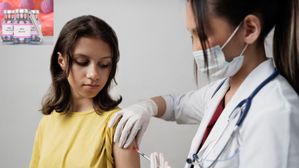 క్యాన్సర్ పై బ్రహ్మాస్త్రం..14 ఏళ్ల బాలికలకు ఉచితంగా హెచ్‌పీవీ వ్యాక్సిన్!