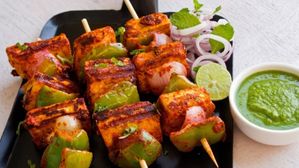 తందూర్, ఓవెన్ లేకుండానే.. ఇంట్లో పెనంపైనే నోరూరించే పనీర్ టిక్కా..మస్త్ టేస్ట్!