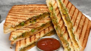 అచ్చం బేకరీ రుచితో.. ఇంట్లోనే శాండ్‌ విచ్ చేసుకోండిలా..పైన కరకరలాడుతూ, లోపల మెత్తగా..