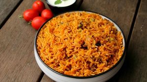 చికెన్, మటన్ బిర్యానీలను మరిపించే టమాటా బిర్యానీ..ఎలా చేసుకోవాలో చూడండి