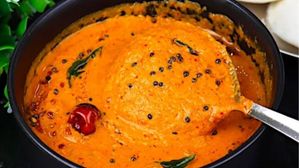 ఇడ్లీ, దోసెల్లోకి బెస్ట్ కాంబినేషన్: నోరూరించే బెంగాలీ స్టైల్ టమాటా చట్నీ తయారీ ఇలా!