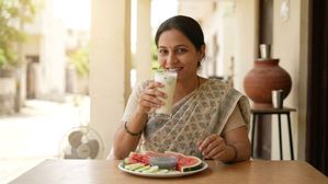 ఎండల తీవ్రతతో నీరసిస్తున్నారా? ఈ దేశీ పానీయాలతో చల్లబడండి!