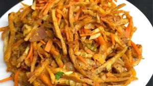 రాత్రి చపాతీలు మిగిలిపోయాయా? పారేయకుండా ఇలా టేస్టీ నూడుల్స్ చేయండి!