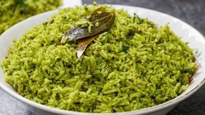 రొటీన్ అన్నం,కూరలతో బోర్ కొట్టిందా? అయితే చిటికెలో ఈ పాలకూర రైస్ ట్రై చేయండి..మళ్లీ మళ్లీ తింటారు!