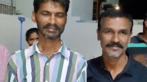 ‘సర్‌’ కలిపిన బంధం.. ముప్పై ఏళ్ల తర్వాత మళ్లీ తల్లిదండ్రులను చేరిన కుమారుడు.!