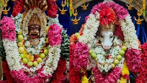ఆ ఆలయంలో మట్టితో పూజించి పొలంలో చల్లుకుంటే.. బంగారు పంటలు పండాల్సిందే.!