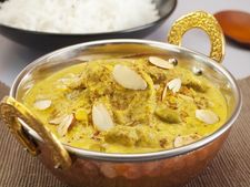 মুর্গ বাদামিতে অতিথি অভ্যর্থনা, আপনার রান্নার তারিফ হবেই হবে!