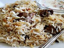 চিকেন ইয়াখনি পোলাও যা টক্কর দেবে বিরিয়ানিকে