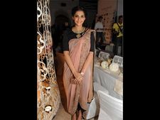 শাড়িকে আরও স্টাইলিশ বানান এই ১০ উপায়ে