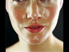 (ছবি) চটচটে তৈলাক্ত ত্বকের থেকে মুক্তি পান এই ৭ উপায়ে