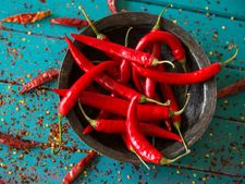 আয়ু বাড়াতে খাওয়া শুরু করুন লঙ্কা!