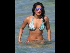 দেশি গার্ল টু বেওয়াচ: এক অসম্ভব কঠিন রাস্তা পেরিয়ে আজ প্রিয়াঙ্কা গোটা হলিউড দাপিয়ে বেরাচ্ছে! 