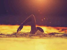 সাঁতরে একশো!