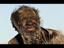 ৬০ বছর গায়ে জলের ছোঁয়া লাগায়নি মানুষটা!