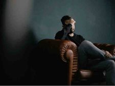 টাকা-পয়সা নিয়ে যত ভাববেন তত বাড়বে মাথা যন্ত্রণা!