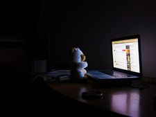 রাত জেগে কাজ করলে কি হতে পারে জানেন? 