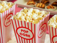 ভুলেও আর সিনেমা হলে পপকর্ন খাবেন না যেন! নইলে কিন্তু...!