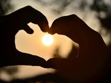 প্রেমিক বা প্রেমিকার সঙ্গে ব্রেকআপ হয়েছে নাকি? তাহলে সাবধানে রাখুন হার্টকে!