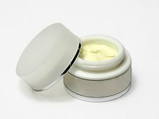 আপনার ফেস ক্রিমে স্টেরয়েড নেই তো? থাকলে কিন্তু...!