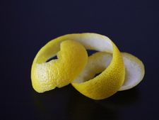 লেবুর খোসা খান তো?