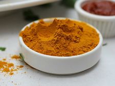 কাঁচা হলুদ খাওয়া কি উচিত?