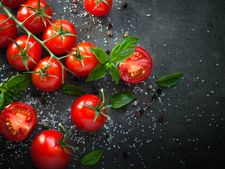 নিয়মিত টমাটো খাওয়ার অভ্যাস আছে তো? না হলে কিন্তু...!