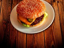 সুস্থভাবে বাঁচতে চাইলে ফার্স্ট ফুড থেকে সাবধান! 