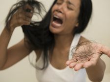 চুল পড়া কমাতে আয়ুর্বেদিক চিকিৎসা!