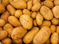 আলুকে কাজে লাগিয়ে হয়ে উঠুন ক্লিওপেট্রার মতো সুন্দরি! 