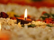 চরম অর্থনৈতিক উন্নতির সাক্ষী হতে ঠাকুর ঘরে এই ৫টি জিনিস রাখতে ভুলবেন না যেন! 