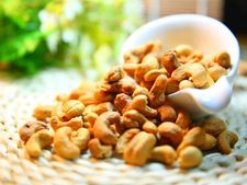 নিয়মিত কাজু বাদাম খেলে কত উপকার পেতে পারেন জানেন?