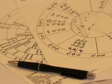 রাশি অনুসারে কোন দেব-দেবীর পুজো করলে মনের মতো ফল মেলে জানা আছে?