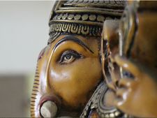 বাড়ির ঠাকুর ঘরে রাখা ঠাকুরের ছবি বা মূর্তির উচ্চতা কত হওয়া উচিত জানা আছে? 