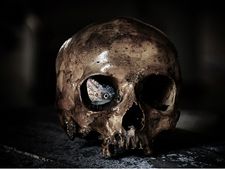 এই মন্ত্রগুলি পাঠ করা শুরু করলে দেখবেন ভুত এবং আত্মারা ধারে কাছেও ঘেঁষতে পারবে না! 