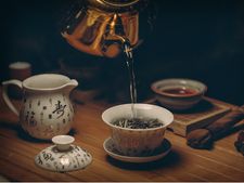 ঠান্ডা জলের জায়গায় গরম জল খাওয়া শুরু করলে ত্বকের কত উপকার হয় জানেন?