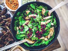 চিকিৎসকেরা বেশি করে পালং শাক খেতে কেন বলেন জানা আছে? 