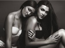 রাত্রে শুতে যাওয়ার আগে মেকআপ ধুয়ে না নিলে ত্বকের কী কী ক্ষতি হতে পারে জানেন? 