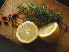 বাড়ির বিভিন্ন কোনে লেবু না রাখলে কী কী ক্ষতি হতে পারে জানা আছে? 