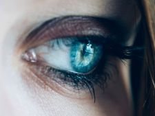 কারও মনে কী চলছে বুঝে নিতে চান নাকি? তাহলে এতবার তার চোখের দিকে তাকান!