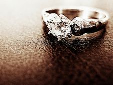 কড়ে আঙুলে রুপোর আংটি পরলে কী কী উপকার পাওয়া যায় জানা আছে? 