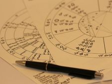 এই রাশির জাতক-জাতিকারা বেজায় স্বার্থপর প্রকৃতির হন, তাই তো এদের থেকে দূরে থাকাটাই ভাল!