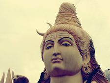 প্রতি সোমবার এই জিনিসগুলি দিয়ে শিব ঠাকুরের আরাধনা করলে কত উপকার পাওয়া যায় জানা আছে?