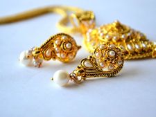 সোনার দুল এবং আংটি একসঙ্গে পরলে কী কী উপকার পাওয়া যায় জানা আছে?   