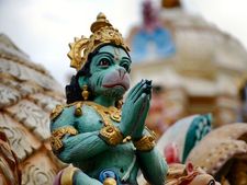 রাশি অনুযায়ী নানা সুফল পেতে কোন দেব-দেবীকে কীভাবে পুজো করতে হয় জানা আছে? 