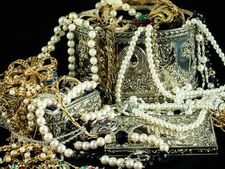 বালা, হার এবং কানের দুল না পরলে কী কী ক্ষতি হতে পারে জানা আছে? 