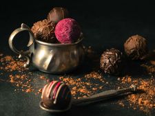 চকোলেট খেলে দাঁতের ক্ষতি হয়তো হতে পারে, কিন্তু একাধিক রোগ কিন্তু দূরে পালাবে! 