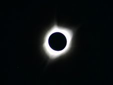 আজ চন্দ্রগ্রহণের দিন এই সাবধনতাগুলি অবলম্বন না করলে কিন্তু বেজায় বিপদ! 