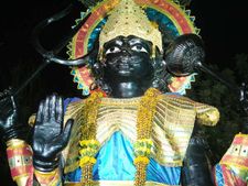 শনির বক্রদৃষ্টি পরে জীবনটা নরক হয়ে যাক এমনটা না চাইলে শনিবার ভুলেও এই খাবারগুলি খাবেন না যেন!